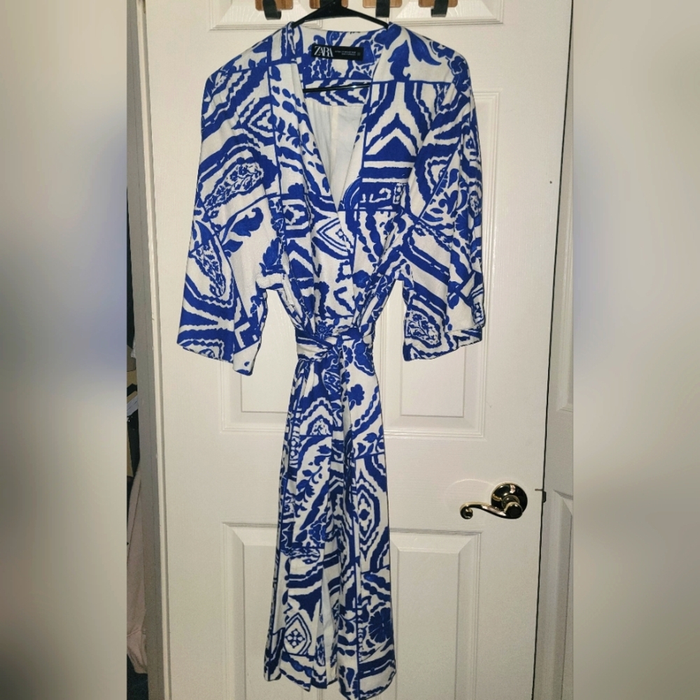 Zara Abstract Blue and White Kimono